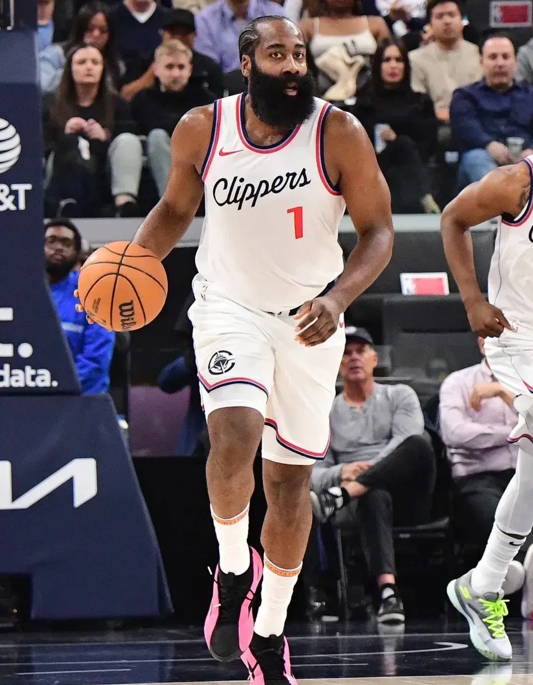 STAR SPORTS下载哈登重返赛场，比赛局势复杂首场状态出色，MAD观众沸腾！的简单介绍