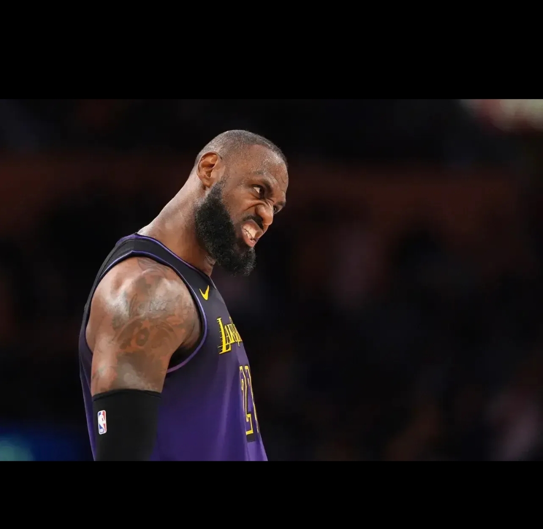 星空体育官网中国队带队取胜！，詹姆斯重要时刻出色防守赢得满堂喝彩的简单介绍