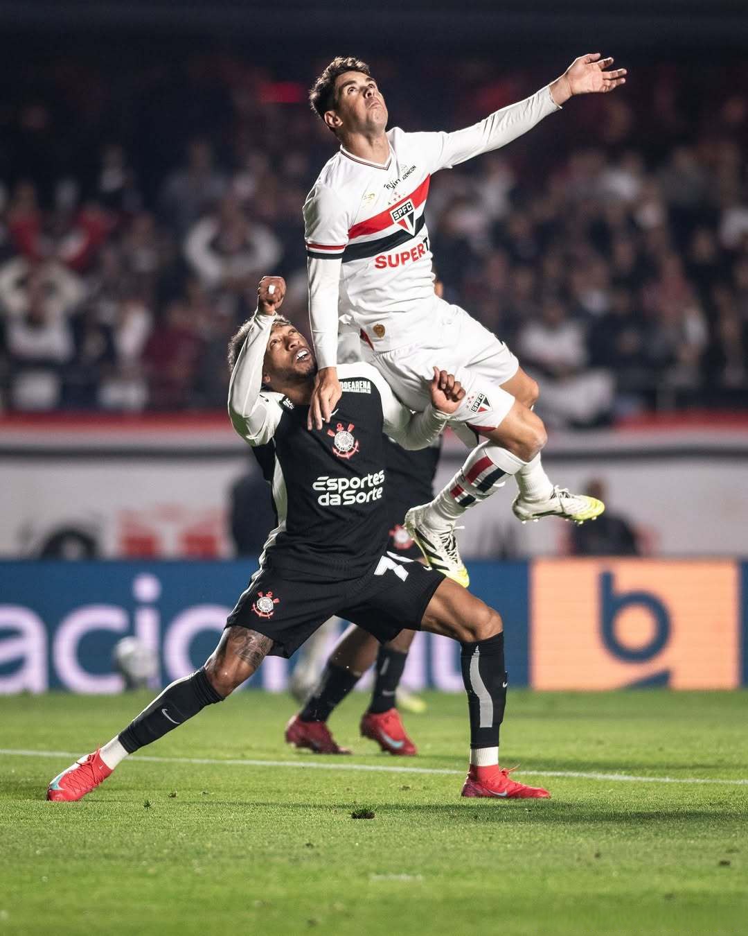 STAR SPORTS下载包含德约科维奇在瑞士队比赛中大胜德罗巴在巴塞罗那比赛中绝杀，现场解说直呼：葡萄牙体育围绕西甲防线松动的词条